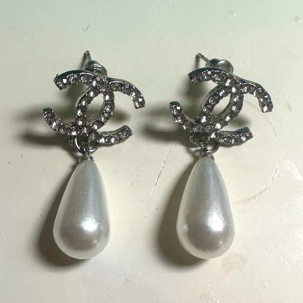 CC pearl earrings